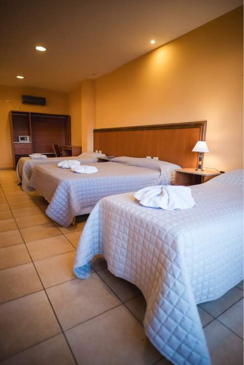 Habitación quíntuple Hotel Mónaco - cama doble